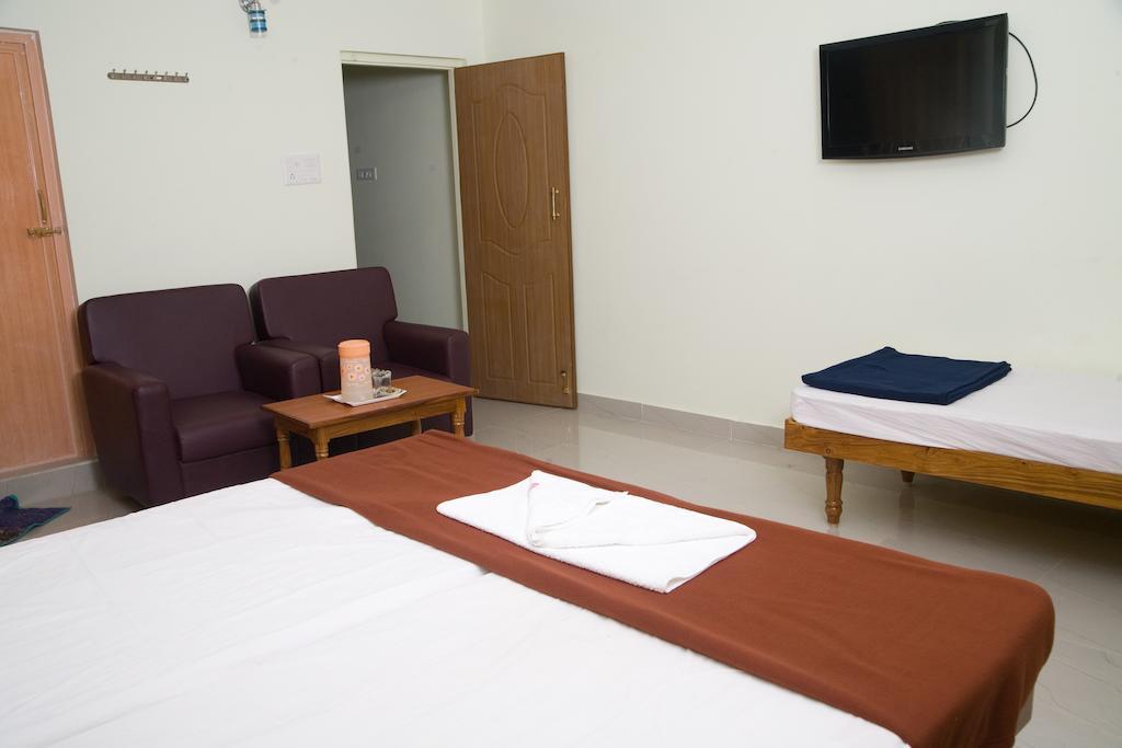 Vihas Inn Tirupati Buitenkant foto