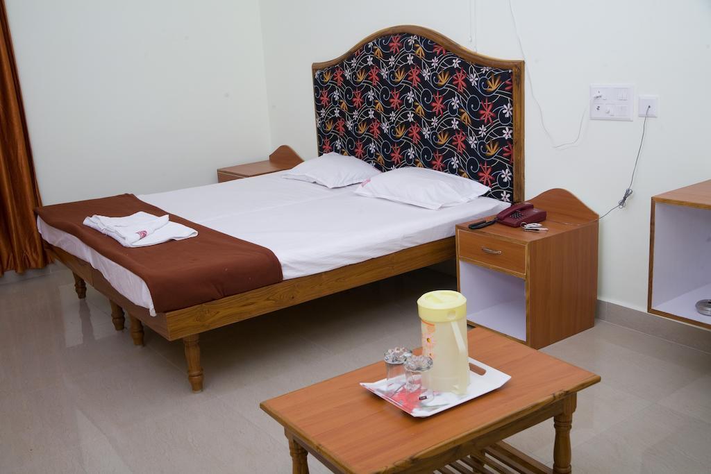 Vihas Inn Tirupati Kamer foto