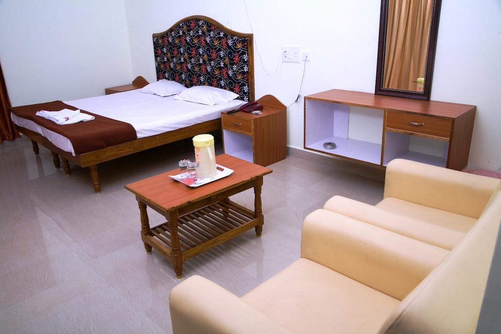 Vihas Inn Tirupati Buitenkant foto